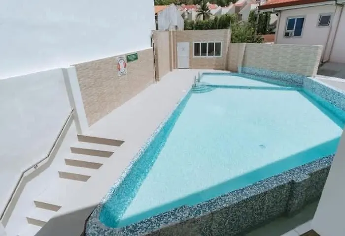 With Pool, Gym & Fast Wifi